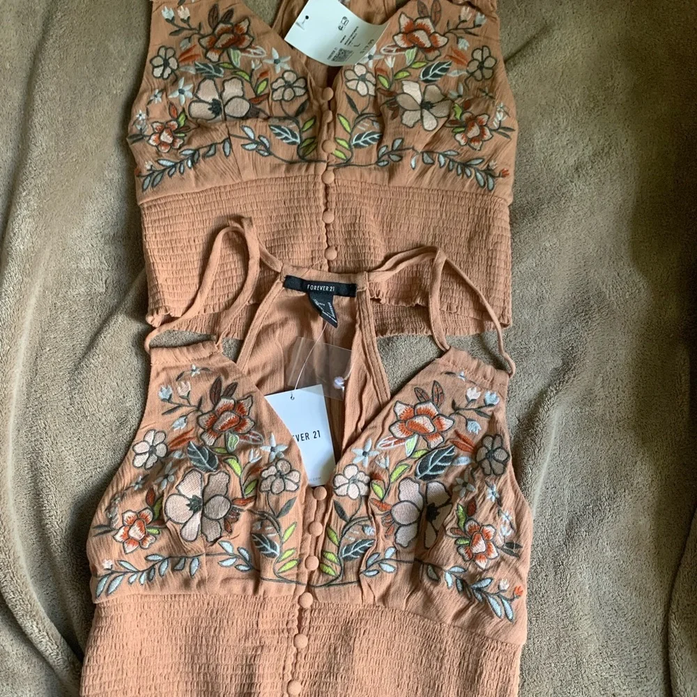 Forever 21 Embroidered Top - Picture 2 of 2